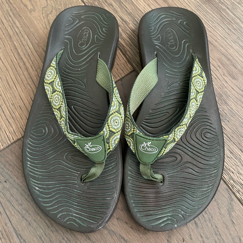 Chaco Flips Sz 6